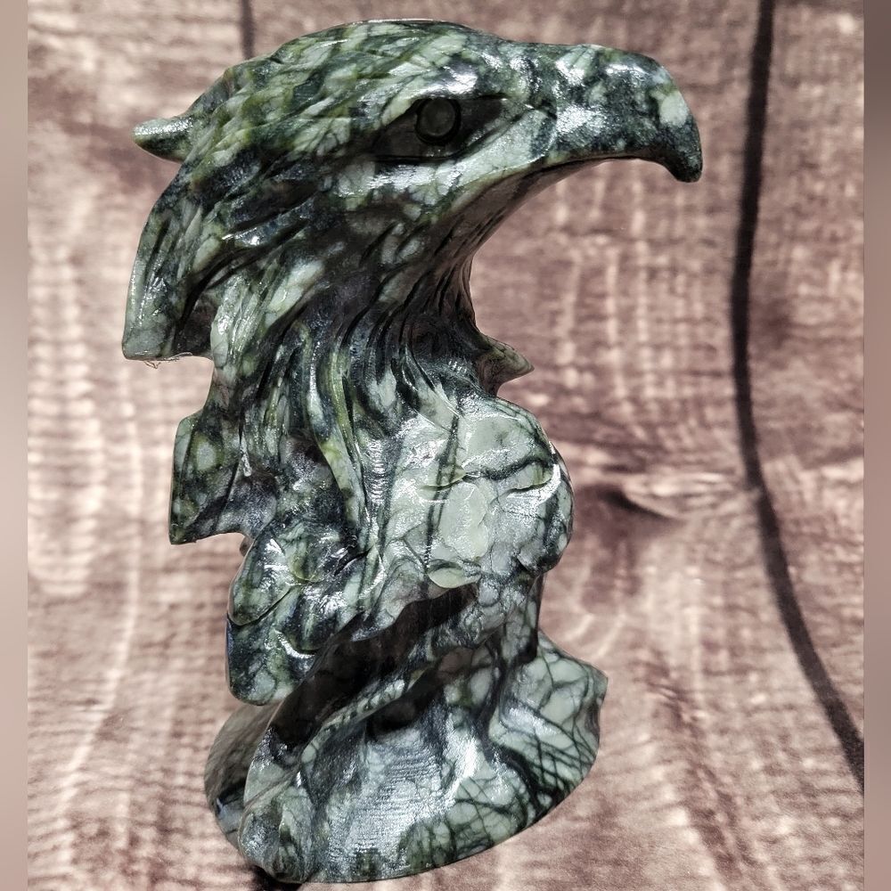 Jade Eagle Head Carving‎
